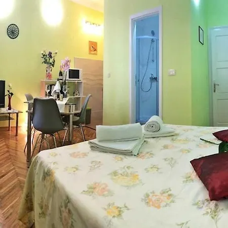 Zen - One Bedroom Apartment *
